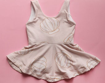 Haut à basque coquillage 12-18 m - Vêtements faits main en bambou pour enfants, haut sirène rose pour tout-petit, haut à volants pour fille, chemise virevoltante, débardeur d'été fluide