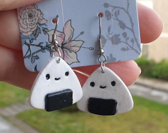 Orecchini Kawaii Onigiri fatti a mano: gioielli giapponesi in pasta polimerica