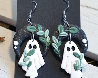 Orecchini fantasma stregonesco: luna crescente in pasta polimerica, gioielli spettrali per Halloween