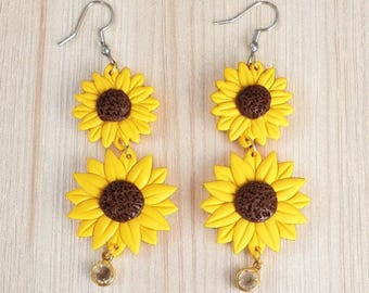 Orecchini a forma di girasole in argilla polimerica: gioielli boho flower power