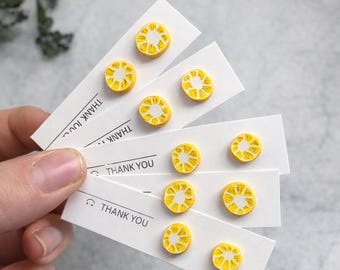 Orecchini a bottone a forma di limone, orecchini a bottone con agrumi, grazioso regalo per gli amici, gioielli estivi in pasta polimerica, gioielli estivi con frutta, orecchini a bottone minimalisti con agrumi