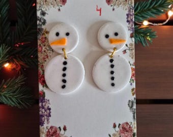 Orecchini a forma di pupazzo di neve – Orecchini natalizi fatti a mano in pasta polimerica – Graziosi orecchini pendenti a forma di pupazzo di neve invernale – Regalo di gioielli per le feste