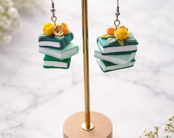 Orecchini a forma di libro, mini orecchini a pila di libri, gioielli floreali a forma di libro, regalo per lettori, regalo per insegnanti, orecchini in argilla polimerica fatti a mano