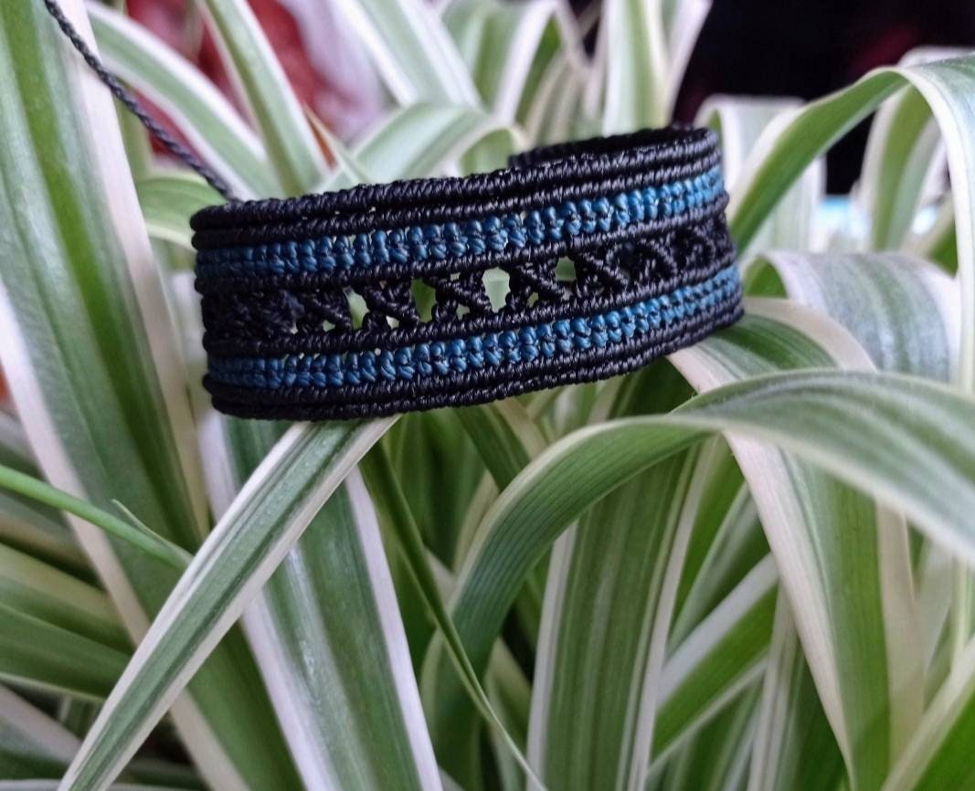 bracelet ethnique bracelet mixte pour homme et femme bracelet mode été Bracelet élastiqué graines daçai bleu du Brésil et argent 925 minimaliste à associer pour un effet multicolore. 