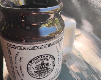 Kubek vintage Ye Olde Canadian Crock Prints - J.P. Davies & Imperial Distillery