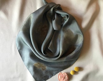 Foulard carré en soie teint botaniquement, bandana en pure soie teint naturellement, foulard doux et lisse, élastique pour cheveux ou serre-tête teint dans la plante