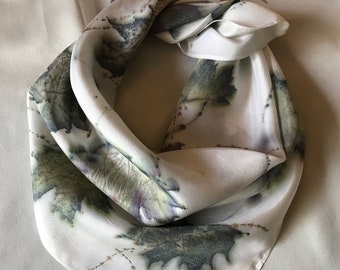 Foulard carré en soie teint botaniquement, bandana en pure soie teint naturellement, foulard doux et lisse, élastique pour cheveux ou serre-tête teint dans la plante