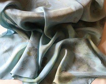 Foulard luxueux en pure soie, soie teintée botaniquement, foulard lustré teint naturellement, teint végétal doux et lisse, écharpe cadeau