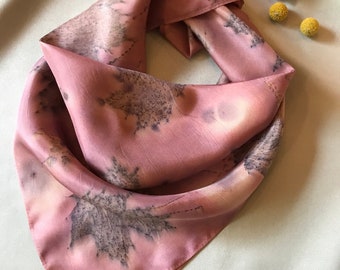 Natürlich gefärbtes Bandana aus reiner Seide, botanisch gefärbtes quadratisches Seidentuch, weiches, glattes Halstuch, pflanzengefärbte Haargummi oder Kopftuch