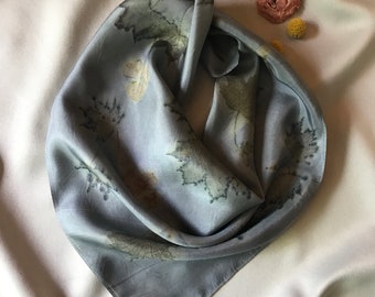 Quadratischer Schal aus botanisch gefärbter Seide, natürlich gefärbtes Bandana aus reiner Seide, weiches, glattes Halstuch, pflanzengefärbtes Haargummi oder Kopftuch