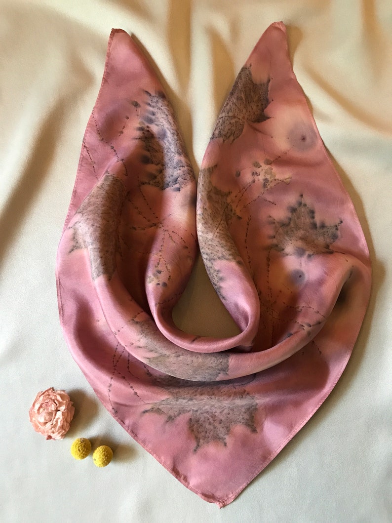 Bandana en pure soie teint naturellement, écharpe carrée en soie teint botaniquement, foulard doux et lisse, serre-tête ou serre-tête teint dans la plante image 4