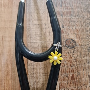 Daisy ~ Stethoscope Charm ~  RN Charm ~ Medical Stethoscope Charm  ~ Physician Charm ~ Stethoscope Tag ~ OT ~ RT ~ Flower Charm