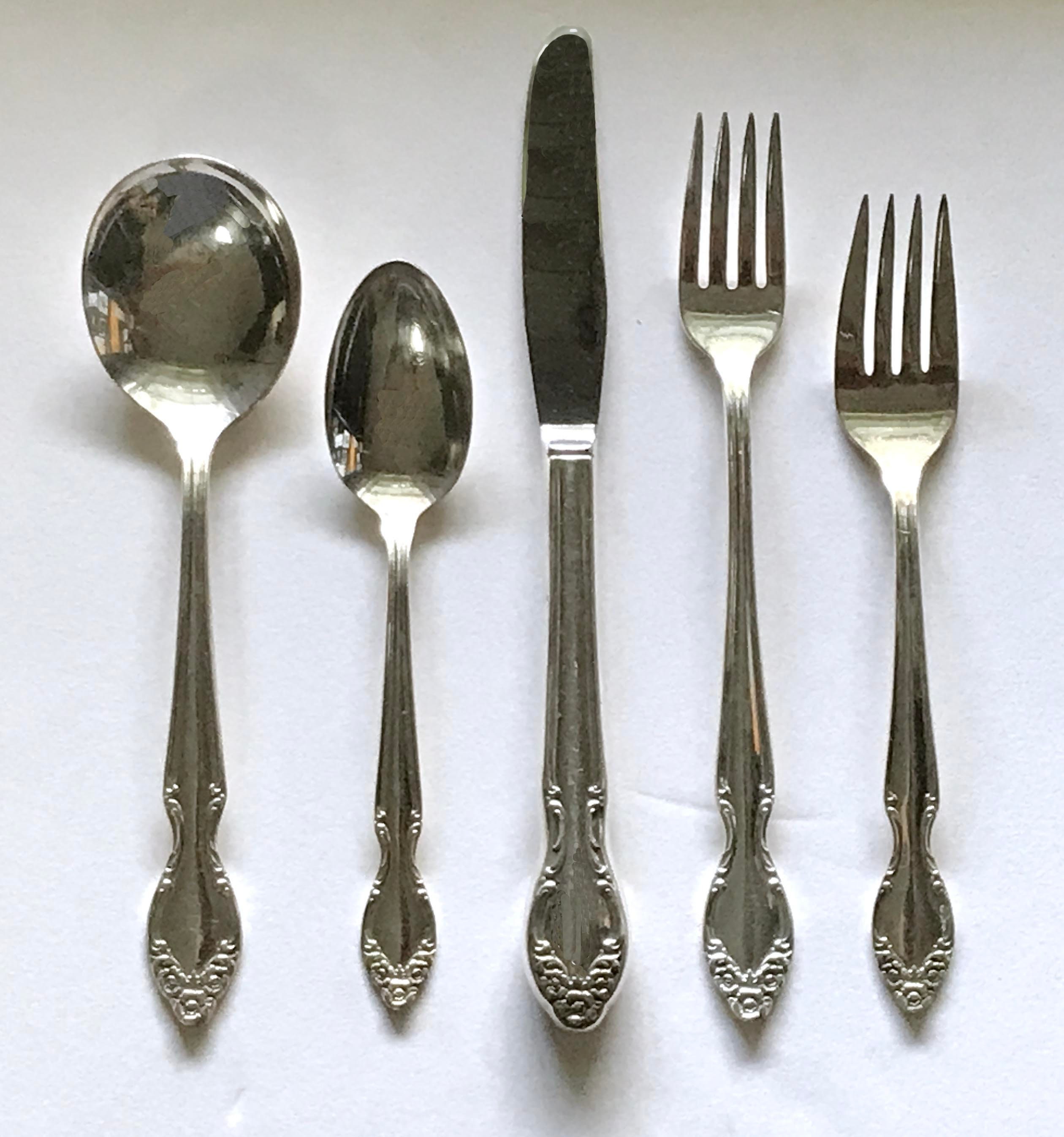 One Setting of BASQUE ROSE Pattern Vintage Silver Plate Silverware by Wm. Rogers MFG.Co  1955 Good Condition. 12 Settings Available.