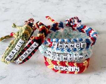 Handgemachtes Armband Nationalmannschaft Fußball: Gestrickter Garn-Schmuck