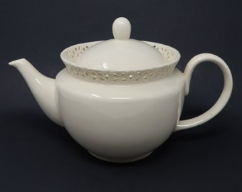 I. Godinger & Co. Cream Lace Teapot with Lid.