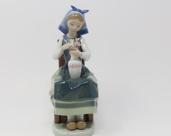 Lladro Flower harmony, Children with Flowers  Figurine