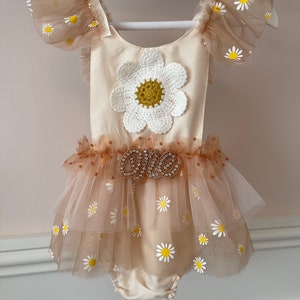 daisy floral 1st birthday romper outfit / cake smash photoshoot attire