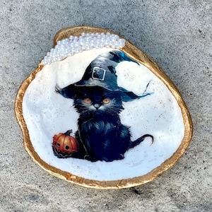 Black Cat Halloween Seashell. A Witch Cat, Ring Dish, Small Jewelry Dish or Cat Halloween Decor.