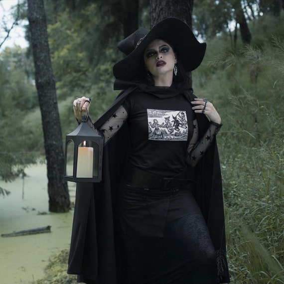 Medieval Woodcut Witch T-shirt: Gothic Halloween Clothing - Etsy