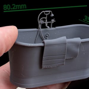 1/24 Dollhouse Bathtub Soaking Tub with Handheld Showerhead and Towels Resin Upgrade