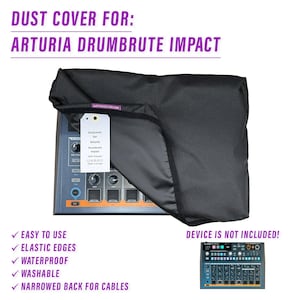 Könnte beinhalten: Schwarze Staubschutzhülle für die elektronische Drum Machine Arturia DrumBrute Impact. Die Hülle besteht aus einem weichen, strapazierfähigen Stoff und verfügt über elastische Kanten für einen sicheren Sitz. Sie ist wasserdicht, waschbar und hat einen verengten Rücken für einfachen Zugang zu Kabeln.