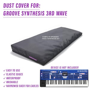 Op de afbeelding: Een zwarte stofhoes voor een Groove Synthesis 3rd Wave synthesizer. De hoes heeft elastische randen en is waterdicht, wasbaar en heeft een smaller achterpaneel voor kabels. De tekst "DEVICE IS NOT INCLUDED!" is op de afbeelding gedrukt.