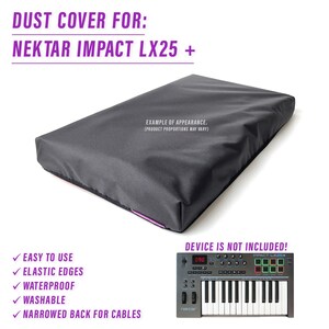 Könnte beinhalten: Schwarze Staubschutzhülle für ein Nektar Impact LX25+ Keyboard. Die Hülle hat elastische Kanten und einen verengten Rücken für Kabel. Die Hülle ist wasserdicht und waschbar. Das Bild zeigt ein Beispiel für die Hülle auf dem Keyboard. Das Keyboard ist nicht im Lieferumfang enthalten.