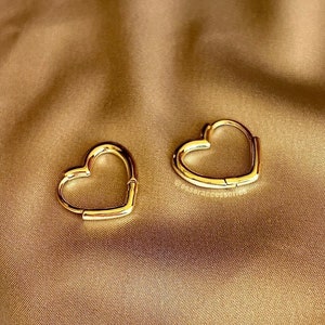 CORDELIA | 18k Gold Plated Heart Huggie Hoop Earrings