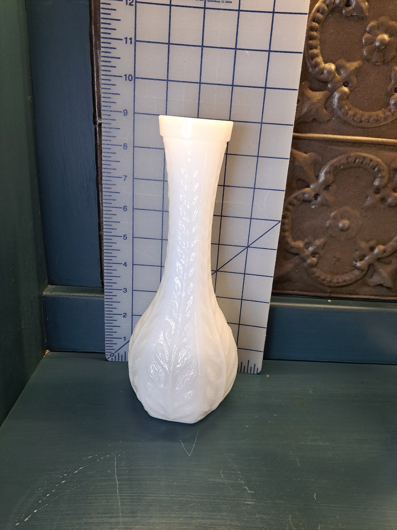 Vase, Milk Glass Vase, Beautiful White Milk Glass, Choice, Cottage Style, BoHo Decor, Vintage Decor, Vintage Wedding, Beautiful Classic 8. 8-in leaves