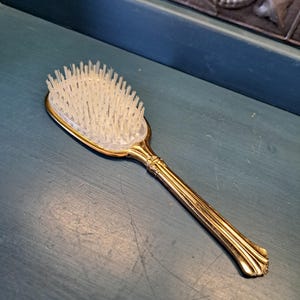 Brush, Vintage Hand Brush , Gold Tone with Floral Design, Vanity Mirror, 1960s Brush,