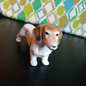 Basset Hound Figurine Vintage, 5.5-inch Hound Dog Statue, Cute Basset Hound