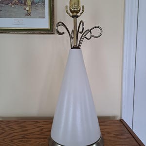 Lamp, White/Cream Vintage Atomic Mid Century Modern Lamp, MCM Lightning, Mid Century 18-in Lamp, MCM Decor, MCM Accent, New Wiring