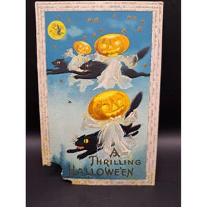 RARE carte postale antique d'Halloween, fantômes de Jack O Lantern sur des chats noirs volants
