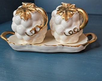 Salt and Pepper Shakers, White Grapes with Gold Trim, Unique Salt Shaker, Pepper Shaker Collector Gift, Vintage Kitchen Decor, Grape S and P