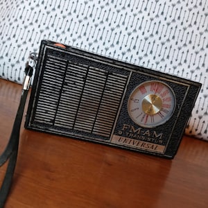 Transistor Radio Black, Vintage Universal FM-AM Transitor Radio / Powers on