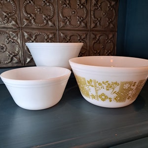 Bowl, Milk Glass Bowl, Vintage Federal Bowl CHOICE, Mixing Bowl White Milk Glass with Avocado Flower Stripe, White Bowl , Vintage Kitchen