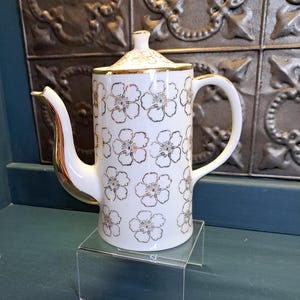 Teapot, Vintage Ceramic Teapot, Cream Color with Gold Trim, Tea Pot, Gold Floral Type of Design Tea Pot, Made in Japan Teapot, Tea Party