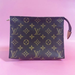 LV Toiletry 19 ( With Grommets + Gold Chain )