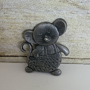 Vintage tinnen 3D-muis in Britches koelkastmagneet