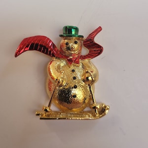 Vintage Gerry&#39;s Pin Brooch Goldtone Skiing Snowman with Green Hat and Red Scarf