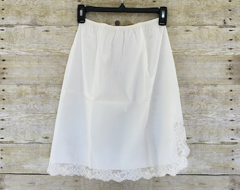 Vintage Vanity Fair Pizzo Rifilato Crema Leggera Mezza Sottoveste Piccolo Pizzo Rifinito Mezza Sottoveste Vintage Lingerie Made in USA