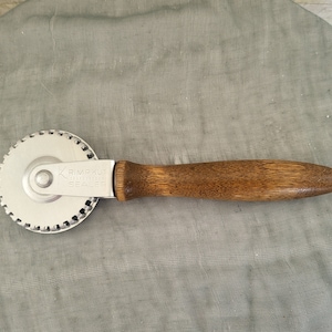 Vintage Krimp Kut Pastry Sealer: 1960s Kitchen Tool