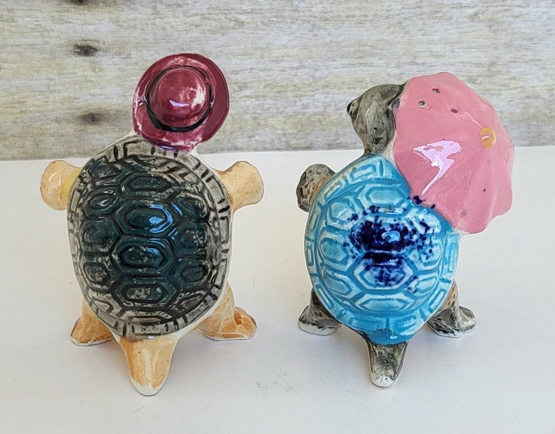 Vintage GNCO Hugging Turtle Salt & Pepper Shaker Set Made in Japan Cute Hugging Turtles Salt and Pepper Shaker Set Ceramic Turtle Shakers image 3