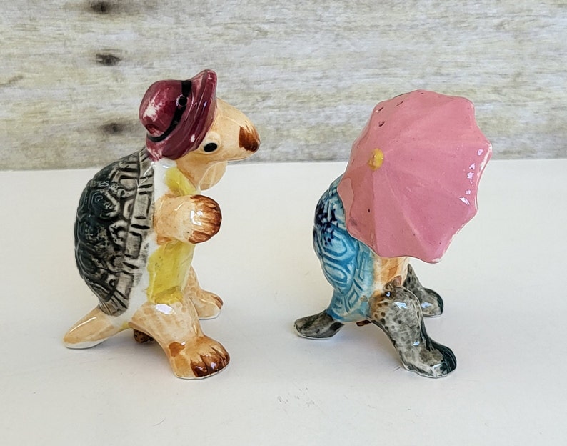 Vintage GNCO Hugging Turtle Salt & Pepper Shaker Set Made in Japan Cute Hugging Turtles Salt and Pepper Shaker Set Ceramic Turtle Shakers image 2