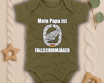 Baby Body „Mein Papa ist Fallschirmjäger“ – Bundeswehr Strampler | Geschenk für Soldaten, Reservisten, Veteranen || Geschenk zur Geburt
