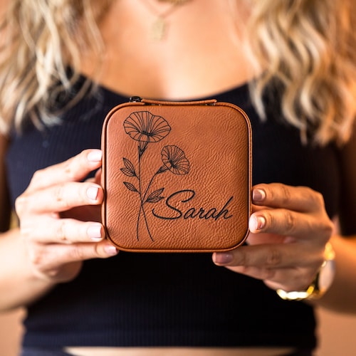 Estuche de viaje para joyas con la flor del mes de nacimiento, regalo con la flor del mes de nacimiento, regalo de cumpleaños personalizado, estuche de viaje de piel para joyas, estuche de joyería personalizado