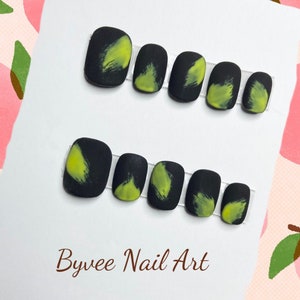 Glow In the Dark Green in Black Short Round Square Press on Nails, Reusable fake Nails, Cute Press on nails, Gifts For Girlfriend