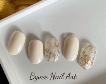 Custom Creamy White Gold Foil Sea Shell Flakes Glitter Press on Nails, Reusable fake Nails, Cute Nails for Brides, Gifts For Girlfriend