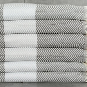 Boho Decke, Tischdecke, Chevron Decke, personalisierte Decke, 200x210 cm dunkelgrau-graue Baumwolle werfen, Brautparty Geschenk,