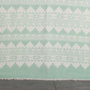 Personalisierte Geschenke, Monogramm Decke, Geschenk personalisieren, 56x83 Zoll grüne Baumwolle Überwurf, Kelim Überwurf, Boho Überwurf Decken, Bio Überwurf,